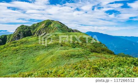 夏の雨飾山登山（笹平と雨飾山山頂） 117266512