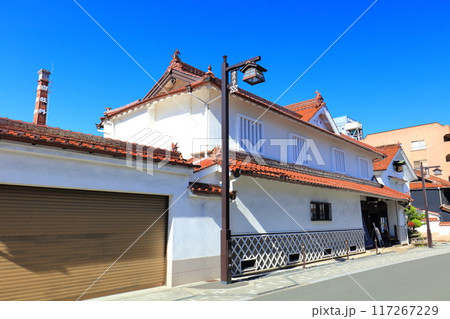 【広島県】快晴の西条酒蔵通り 117267229