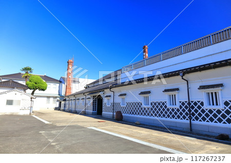 【広島県】快晴の西条酒蔵通り 117267237