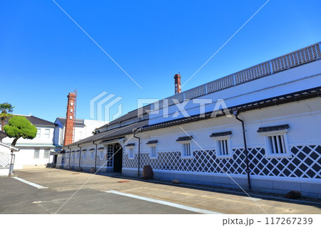 【広島県】快晴の西条酒蔵通り 【広島県】快晴の西条酒蔵通り 117267239