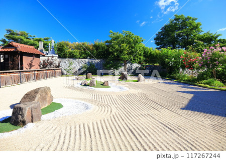 【広島県】快晴の西条酒蔵通り 117267244