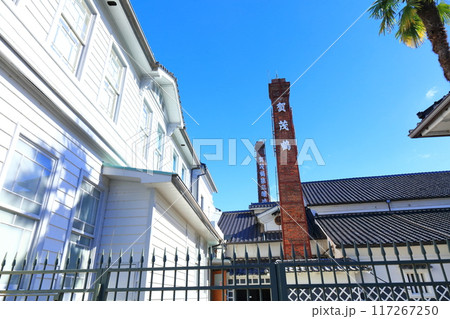 【広島県】快晴の西条酒蔵通り 【広島県】快晴の西条酒蔵通り 117267250