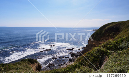 三浦半島の三浦市城ヶ島の夏 117269430