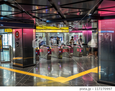 東京メトロ丸ノ内線・銀座駅の改札口 東京メトロ丸ノ内線・銀座駅の改札口 117270997