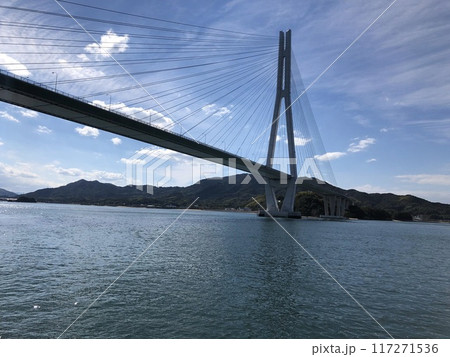 しまなみ海道の大三島から見た橋 しまなみ海道の大三島から見た橋 117271536
