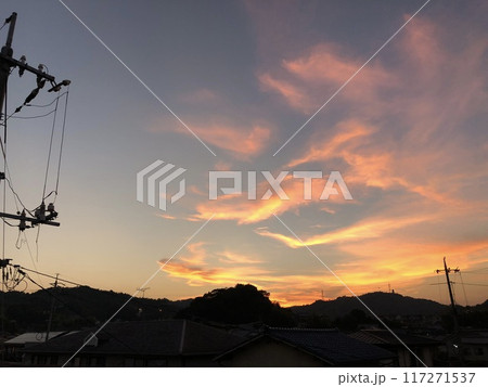 住宅街から見た夕焼け 住宅街から見た夕焼け 117271537