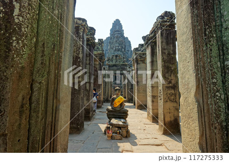 カンボジア　アンコールトム　バイヨン寺院 117275333