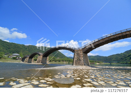 錦帯橋　日本三奇橋の一つ錦帯橋　錦川にかかる錦帯橋　錦帯橋のある風景　 117276557