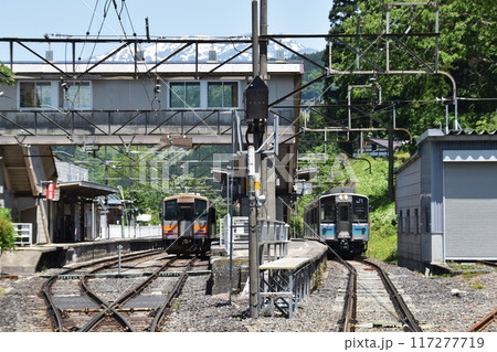 南小谷駅に停車する列車 117277719