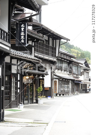 木曽路の出入り口 中山道贄川宿の風景 木曽路の出入り口 中山道贄川宿の風景 117278329