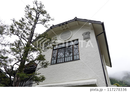 木曽路の出入り口 中山道贄川宿の風景 レトロな洋館 木曽路の出入り口 中山道贄川宿の風景 レトロな洋館 117278336