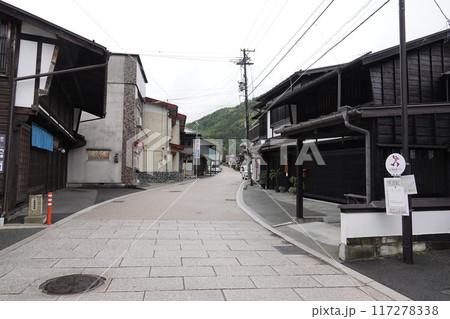 木曽路の出入り口 中山道贄川宿の風景 117278338