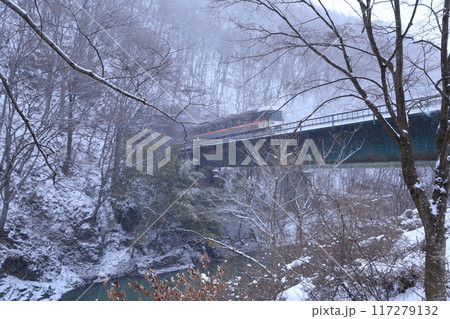 中央本線と巴ヶ淵（巴淵　長野県 木曽町 日義） 117279132