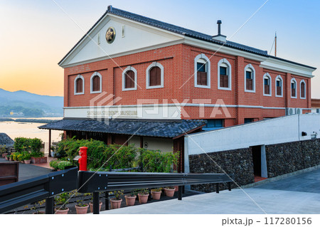 朝のマジックアワーの薩摩藩英国留学生記念館 117280156