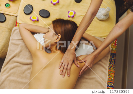 Relaxing with hand massage at beauty spa 117280595