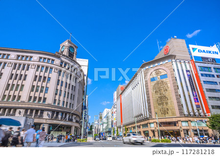 日本の東京都市景観 東京・銀座。賑わう街…コロナ禍前の光景に…希望の時代へ=8月9日 日本の東京都市景観 東京・銀座。賑わう街…コロナ禍前の光景に…希望の時代へ=8月9日 117281218