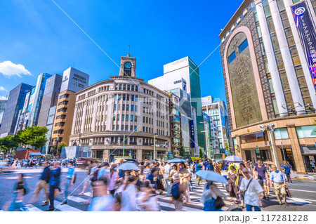 日本の東京都市景観 東京・銀座。賑わう街…コロナ禍前の光景に…希望の時代へ=8月9日 日本の東京都市景観 東京・銀座。賑わう街…コロナ禍前の光景に…希望の時代へ=8月9日 117281228