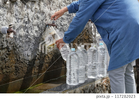 水汲み場(山梨県 富士吉田市) 水汲み場(山梨県 富士吉田市) 117282023