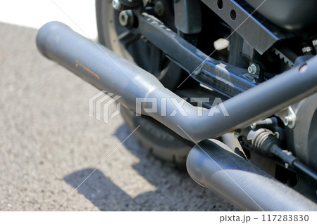 バイクのマフラー 117283830