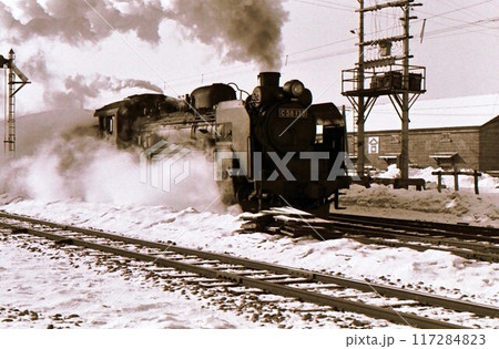 昭和45年 蒸気機関車c58牽引急行大雪6号 北見駅発車 石北本線 北海道 記録写真 昭和45年 蒸気機関車c58牽引急行大雪6号 北見駅発車 石北本線 北海道 記録写真 117284823