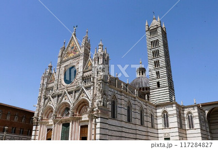 青空の大聖堂 ドゥオーモ 世界遺産 シエナ イタリア ヨーロッパ 青空の大聖堂 ドゥオーモ 世界遺産 シエナ イタリア ヨーロッパ 117284827