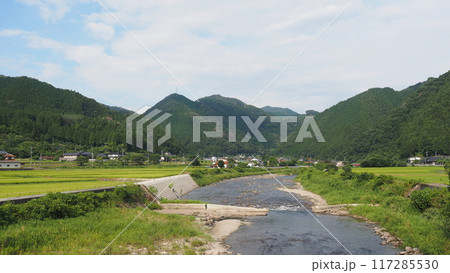 夏休みの田舎風景 117285530