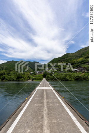 岩間沈下橋（高知県四万十川） 117285609