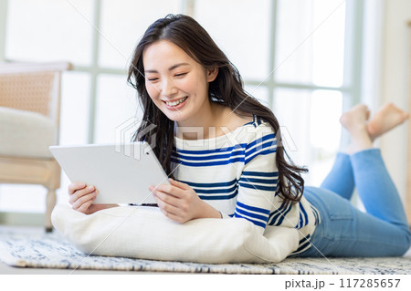 若い女性の一人暮らし 117285657