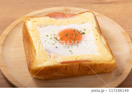 目玉焼きハムトースト 117286149