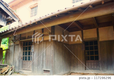 備中吹屋の町並み 吹屋ふるさと村(旧片山家住宅分家)米倉 備中吹屋の町並み 吹屋ふるさと村(旧片山家住宅分家)米倉 117286296