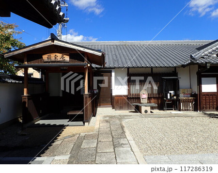 奈良県奈良市高畑町にある真言律宗の寺院で、大正時代に三谷弘厳和尚が再興した山号が春日山である不空院 奈良県奈良市高畑町にある真言律宗の寺院で、大正時代に三谷弘厳和尚が再興した山号が春日山である不空院 117286319