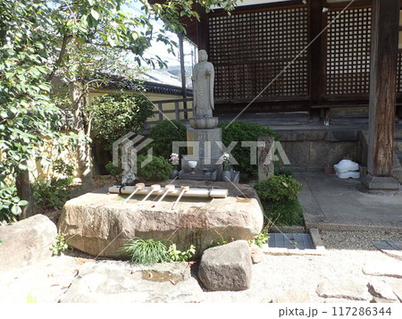 奈良県奈良市のならまちにある真言律宗の寺院であり、鎌倉時代に再興された地蔵大仏とも呼ばれる福智院 奈良県奈良市のならまちにある真言律宗の寺院であり、鎌倉時代に再興された地蔵大仏とも呼ばれる福智院 117286344