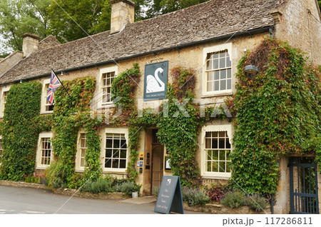 コッツウォルズにあるかわいい建物 117286811
