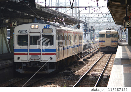 105系 広島色 3扉＋4扉セットより 2両 JR西日本 宇部線 可部線 呉線等 鉄道コレクション | ジオコレ | トミーテック