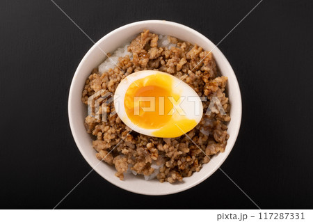 豚そぼろご飯 煮卵のせ 豚そぼろご飯 煮卵のせ 117287331