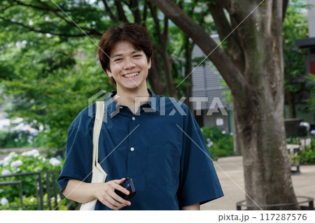 爽やかな青年 117287576