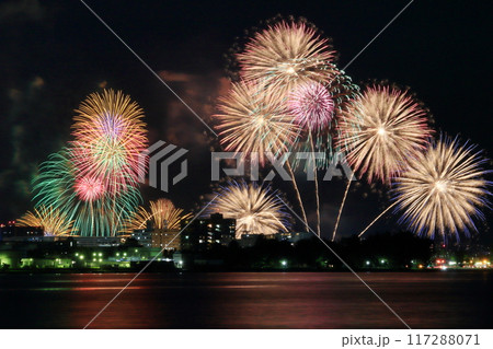 琵琶湖の花火大会の風景 117288071