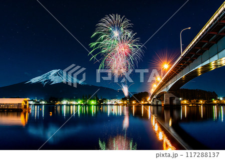富士山と花火 ~河口湖大橋~ 富士山と花火 ~河口湖大橋~ 117288137