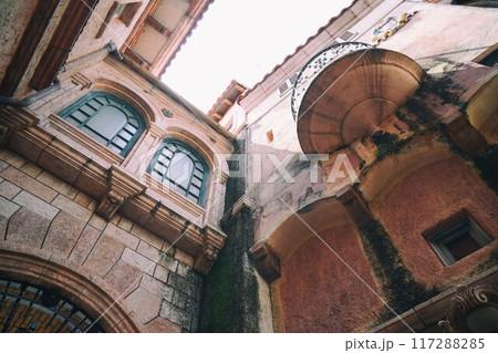 閉園中のテーマパーク 117288285