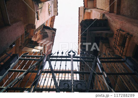 閉園中のテーマパーク 117288289