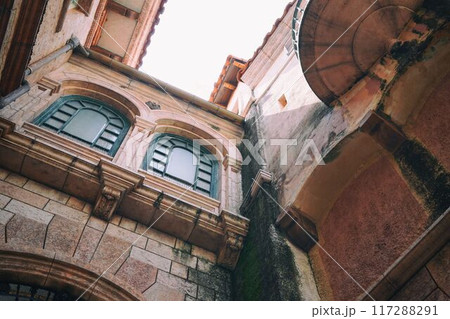 閉園中のテーマパーク 117288291