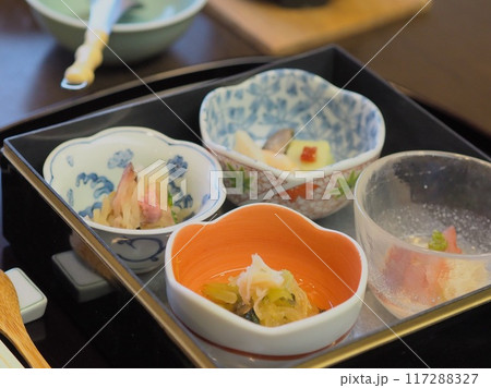 会席料理の前菜小鉢4皿 会席料理の前菜小鉢4皿 117288327