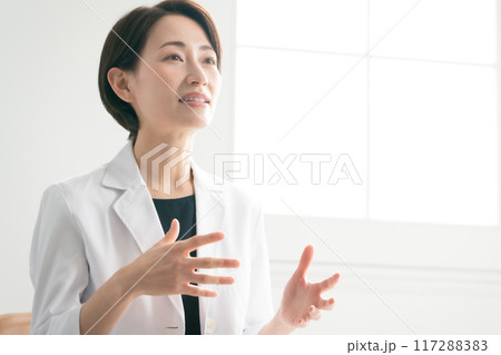 白衣の女性 カウンセリング 対面 白衣の女性 カウンセリング 対面 117288383