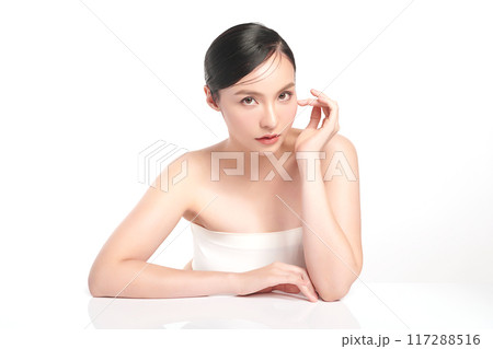 Beautiful young asian woman with clean fresh skin on white background, Face care, Facial treatment, Cosmetology, beauty and spa, Asian women portrait. 117288516