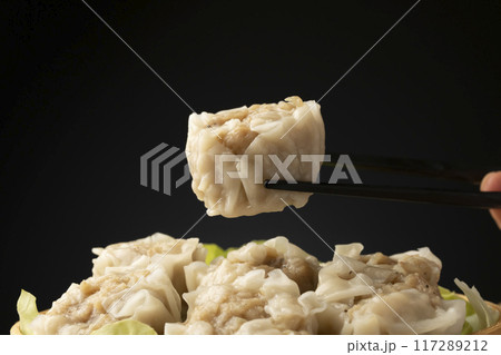 焼売 せいろで蒸した焼売 箸あげ 焼売 せいろで蒸した焼売 箸あげ 117289212