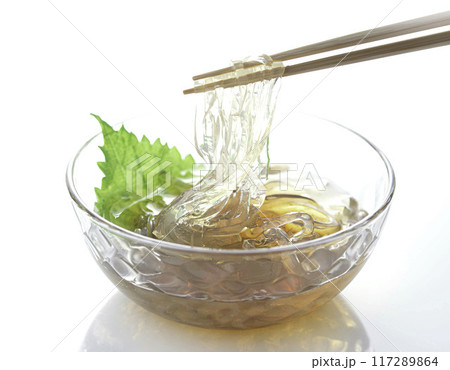 夏の味覚　ところ天 （白背景） 117289864