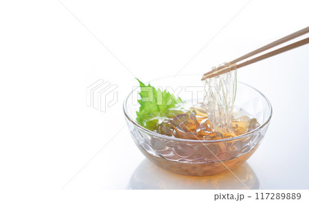 夏の味覚 ところ天 (白背景) 夏の味覚 ところ天 (白背景) 117289889