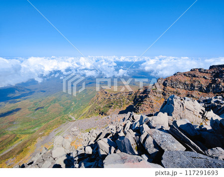 秋の鳥海山登山:山頂(新山)からの眺め 秋の鳥海山登山:山頂(新山)からの眺め 117291693