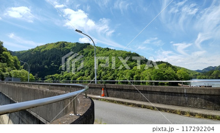 龍鎮の滝へと続く室生ダム 117292204