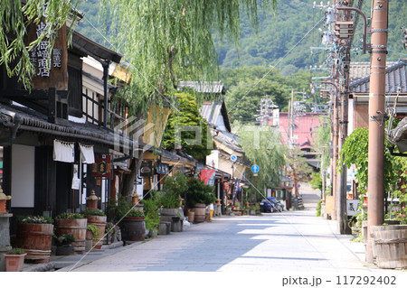 江戸時代の面影を残す上田市柳町の家並み 江戸時代の面影を残す上田市柳町の家並み 117292402